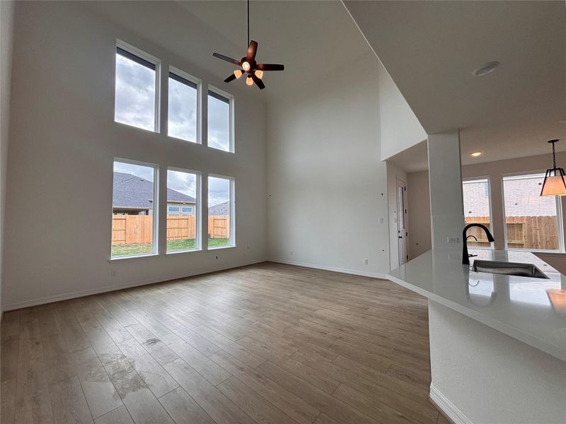 Spacious, unfurnished interior of a new home in Ashland, Angleton (Image 11).