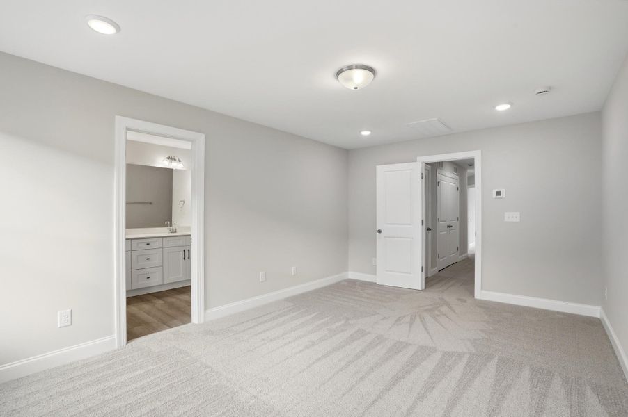 Spacious, unfurnished interior of a new home in Harrisburg Village Townhomes, Harrisburg (Image 35).