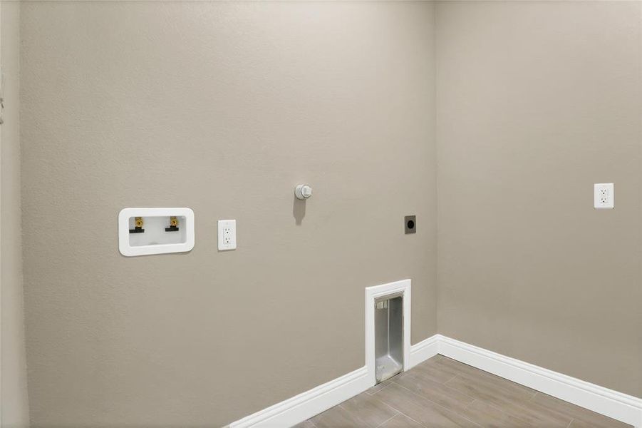 Spacious, unfurnished interior of a new home in , Granbury (Image 26).