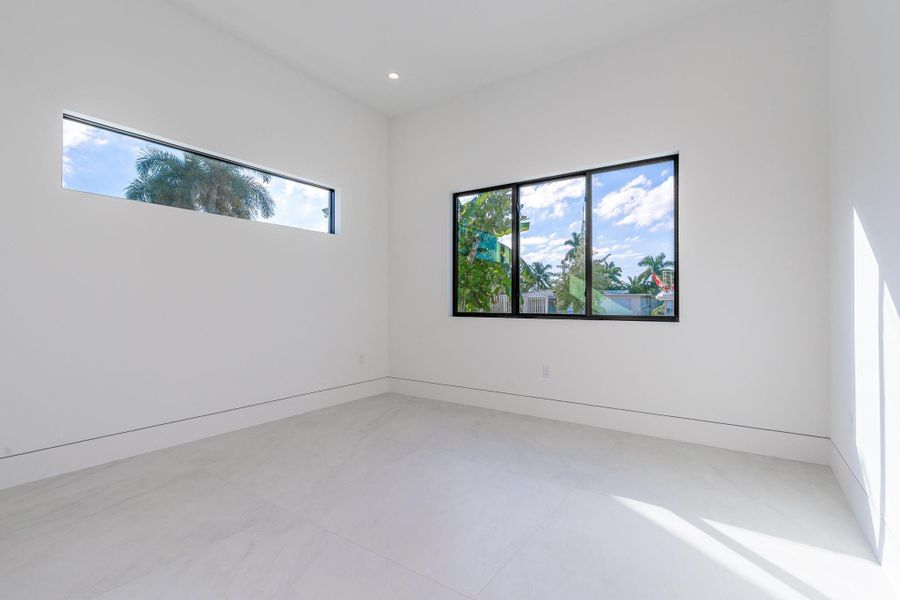 Spacious, unfurnished interior of a new home in , Pompano Beach (Image 24).