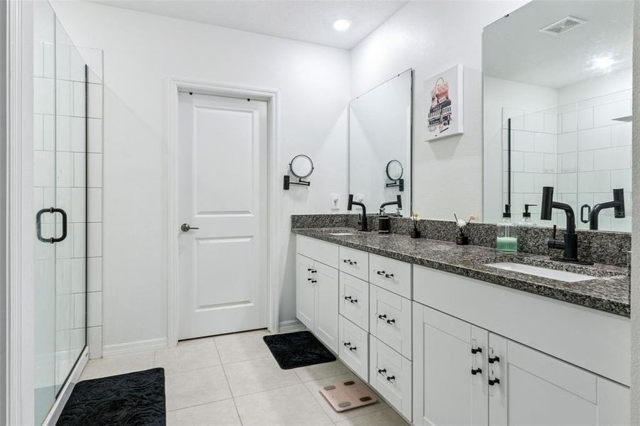 Furnished interior view inside a new home in , Lakeland (Image 9).