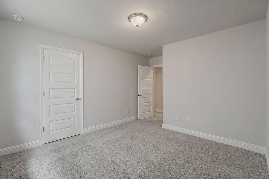 Spacious, unfurnished interior of a new home in Grand Oaks Reserve, Cleveland (Image 23).