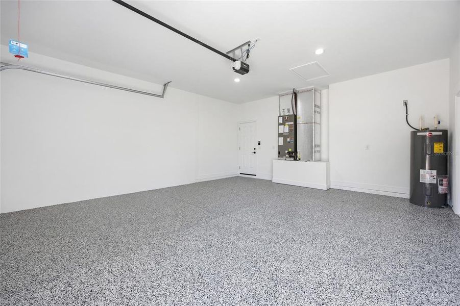 Spacious, unfurnished interior of a new home in , Ocala (Image 44).