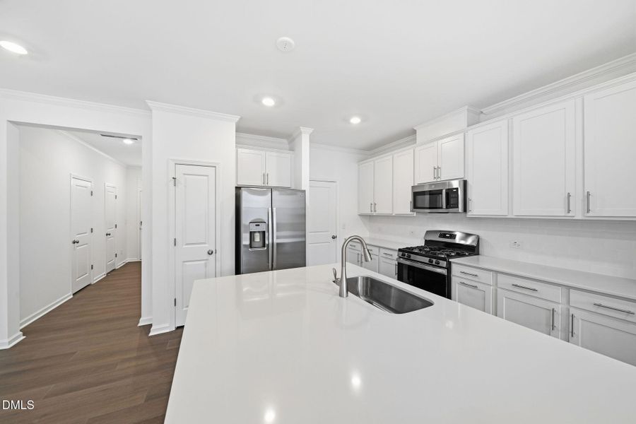 SUN_Everlee_Pic_CarsonII_QMI_258_Kitchen