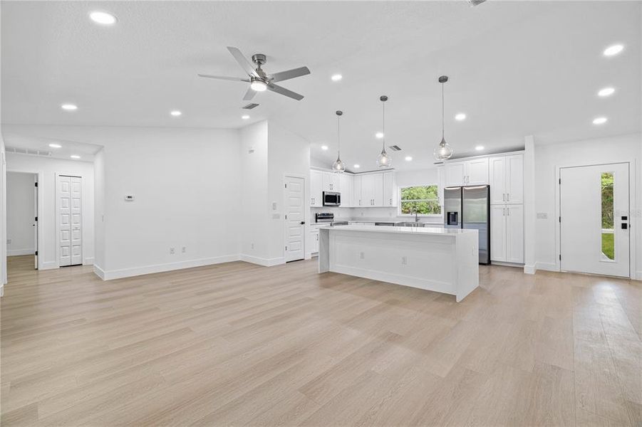 Spacious, unfurnished interior of a new home in , Dunnellon (Image 25).