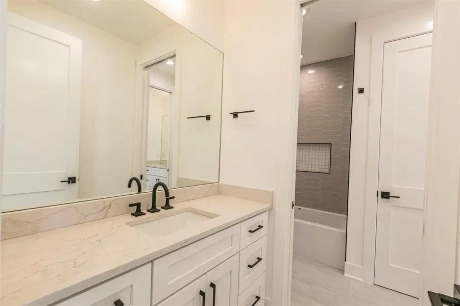 Furnished interior view inside a new home in , Horseshoe Bay (Image 7).