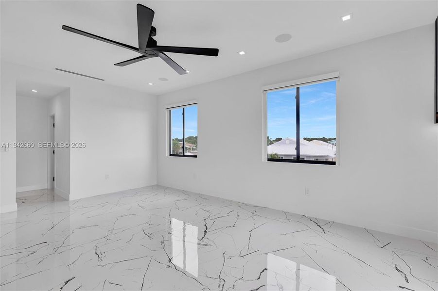 Spacious, unfurnished interior of a new home in , Key Largo (Image 62).