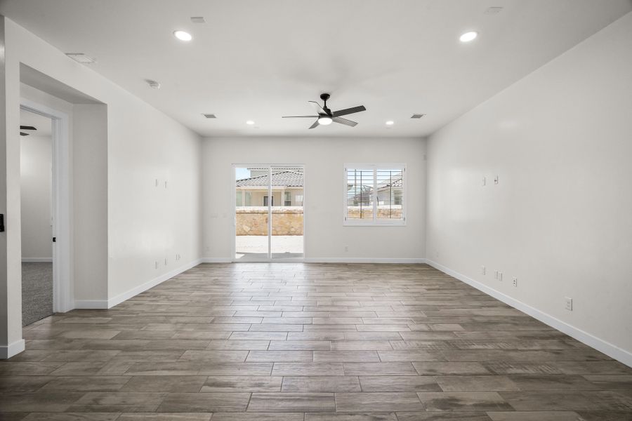 Spacious, unfurnished interior of a new home in Summer Sky North, El Paso (Image 21).