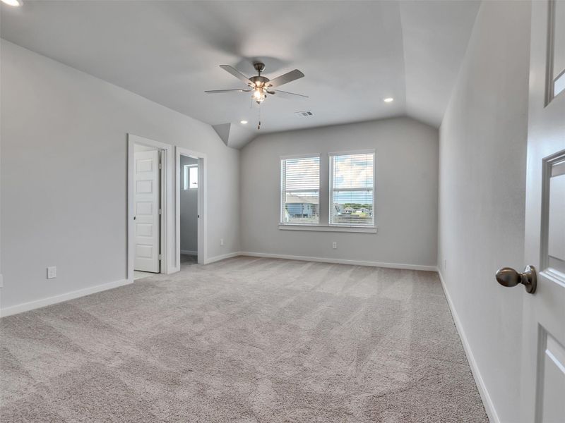 Spacious, unfurnished interior of a new home in Glendale Lakes, Arcola (Image 14).