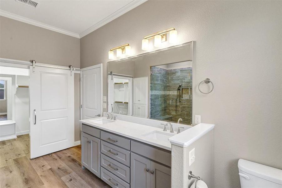 Spacious, unfurnished interior of a new home in , Granbury (Image 13).