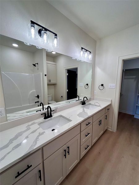 Furnished interior view inside a new home in , Kilgore (Image 4).