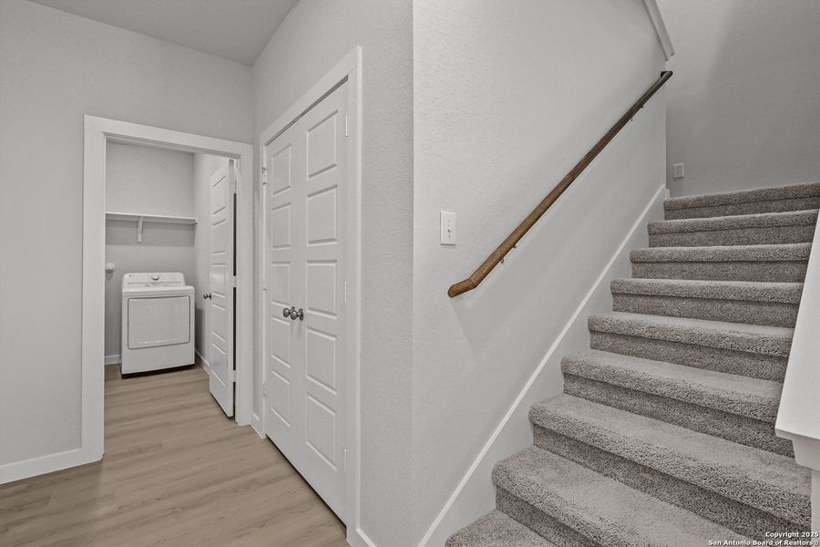 Spacious, unfurnished interior of a new home in Cinco Lakes, San Antonio (Image 23).