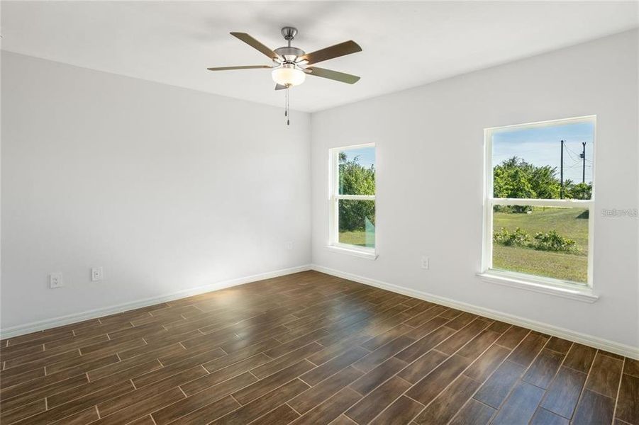 Spacious, unfurnished interior of a new home in , Fort Myers (Image 20).