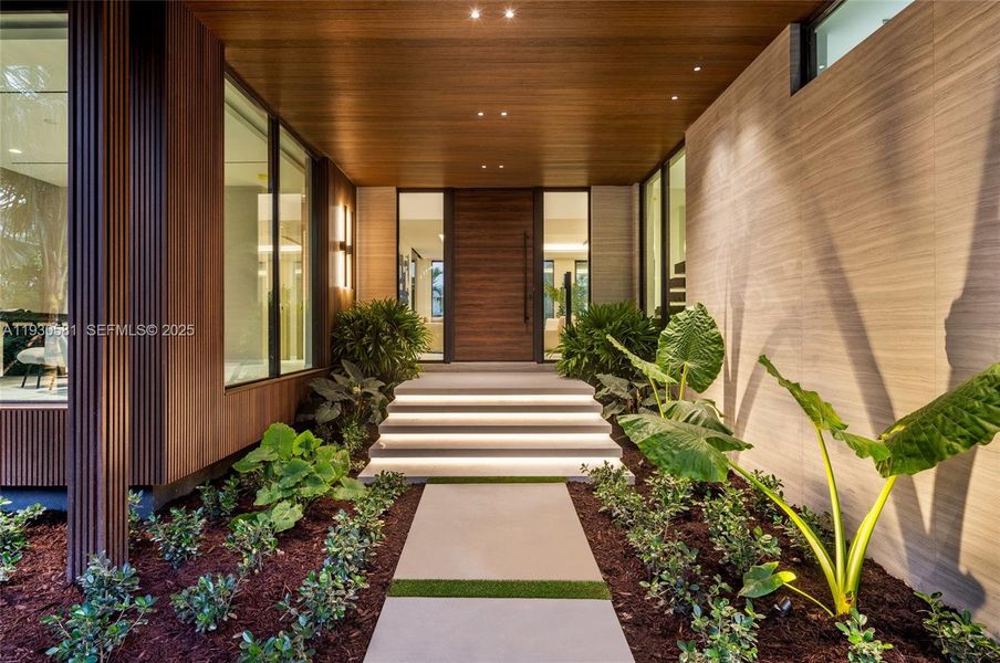 Exterior details and patio area of a home in , Fort Lauderdale (Image 27).