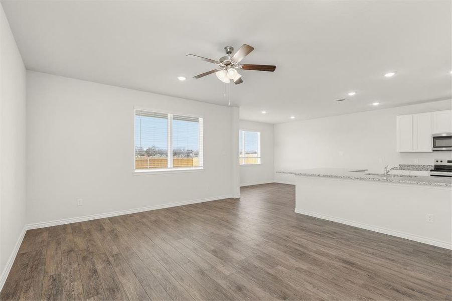 Spacious, unfurnished interior of a new home in Deer Creek, Crowley (Image 30).