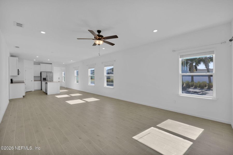 Spacious, unfurnished interior of a new home in , Jacksonville (Image 30).