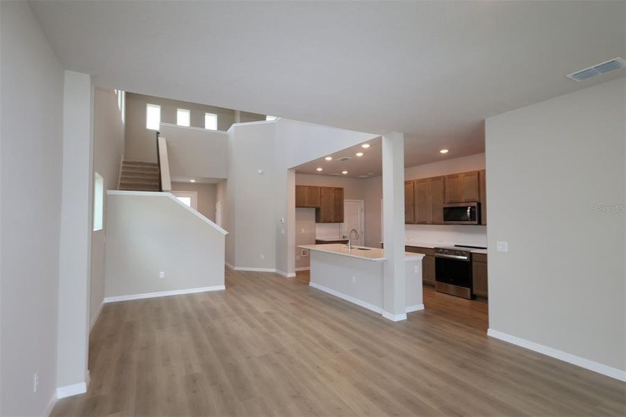Spacious, unfurnished interior of a new home in Eastlyn, Bradenton (Image 17).