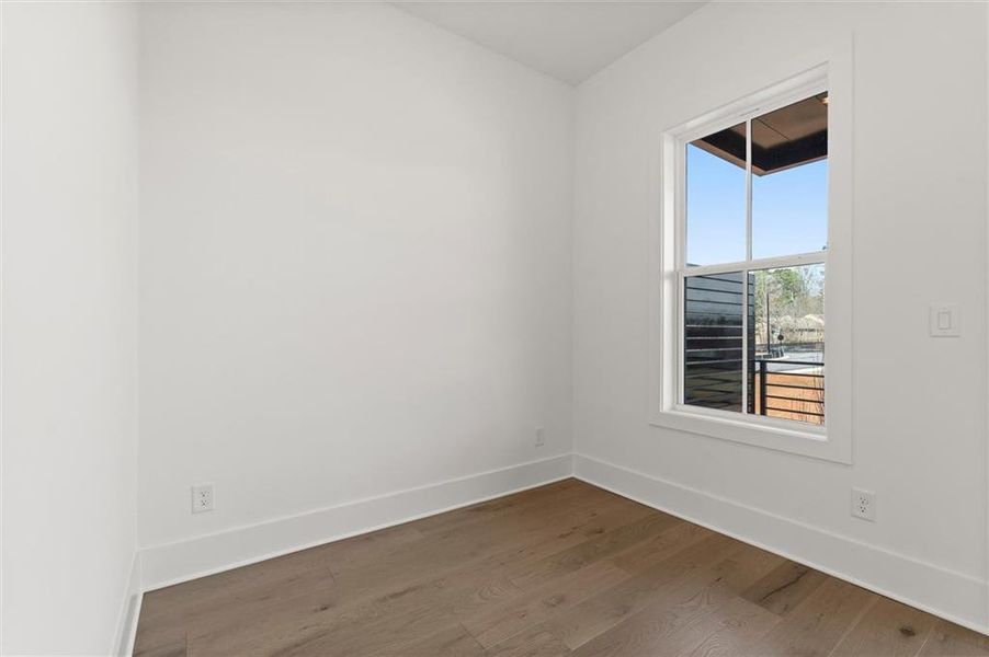 Spacious, unfurnished interior of a new home in , Alpharetta (Image 43).