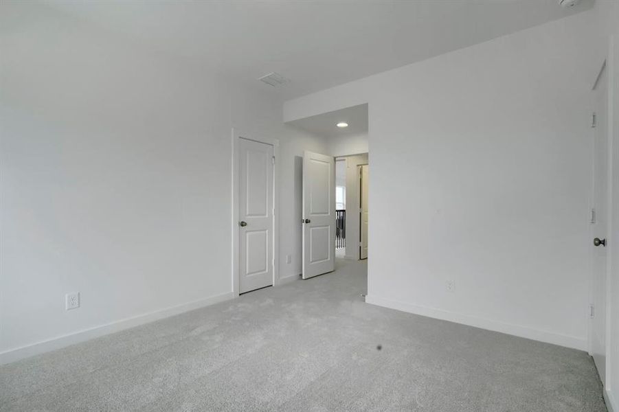 Spacious, unfurnished interior of a new home in Hillstead, Lavon (Image 20).