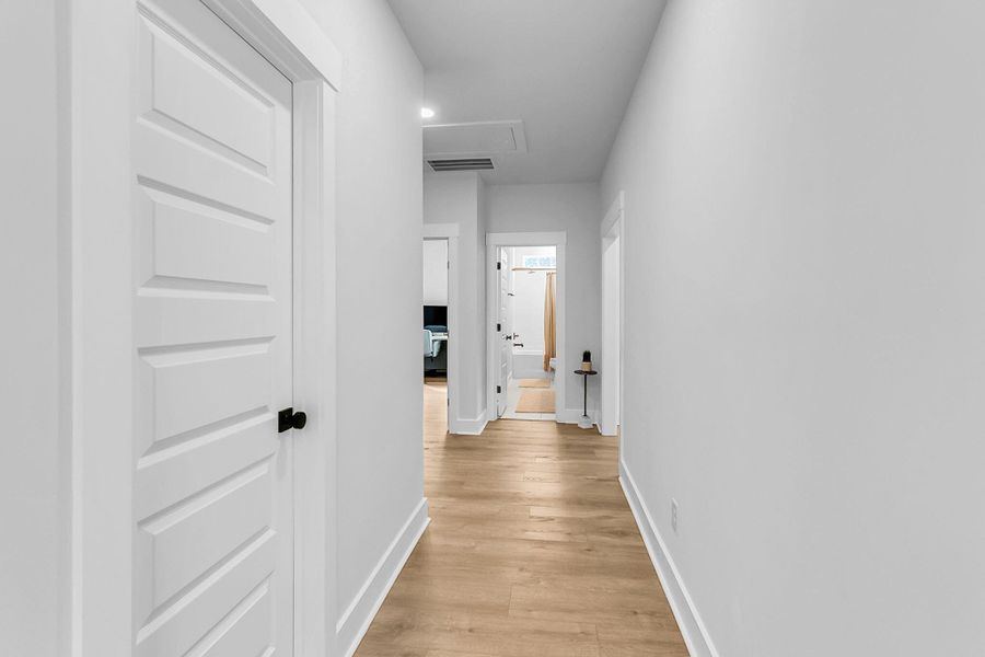Spacious, unfurnished interior of a new home in Fiddler Cove, Mount Pleasant (Image 23).