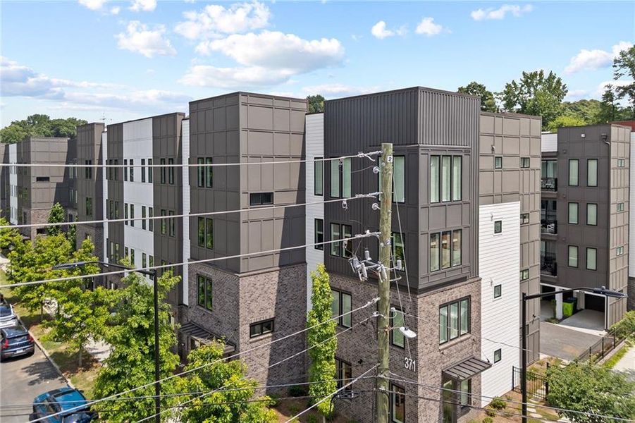 Condo located in Atlanta, GA showcasing its design and architecture (Image 39). Condo located in Atlanta, GA showcasing its design and architecture (Image 39).