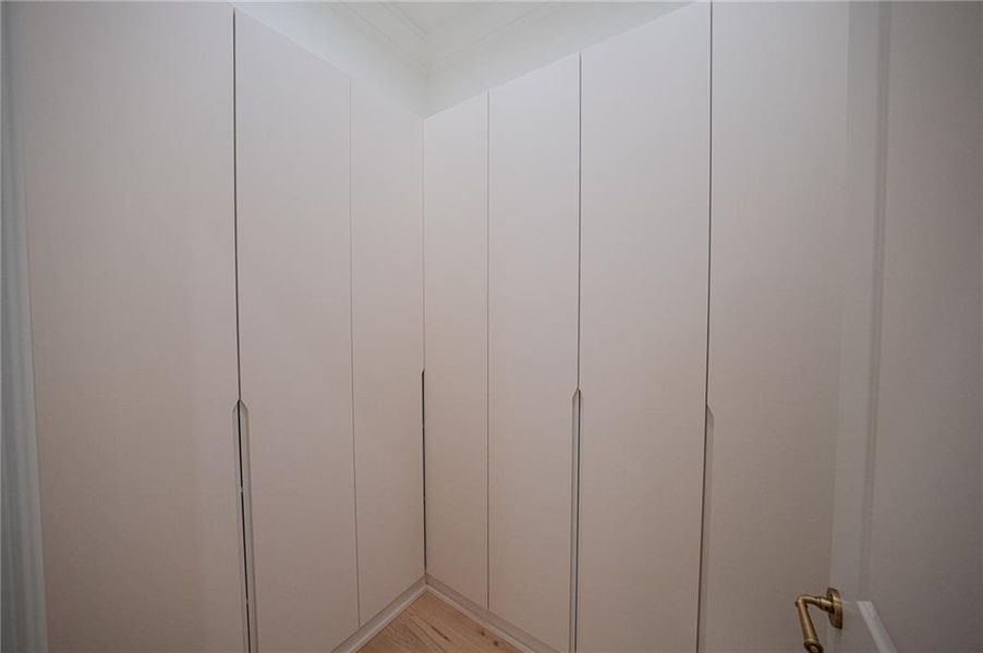 Spacious, unfurnished interior of a new home in Blue Heron Walk, Atlanta (Image 18).