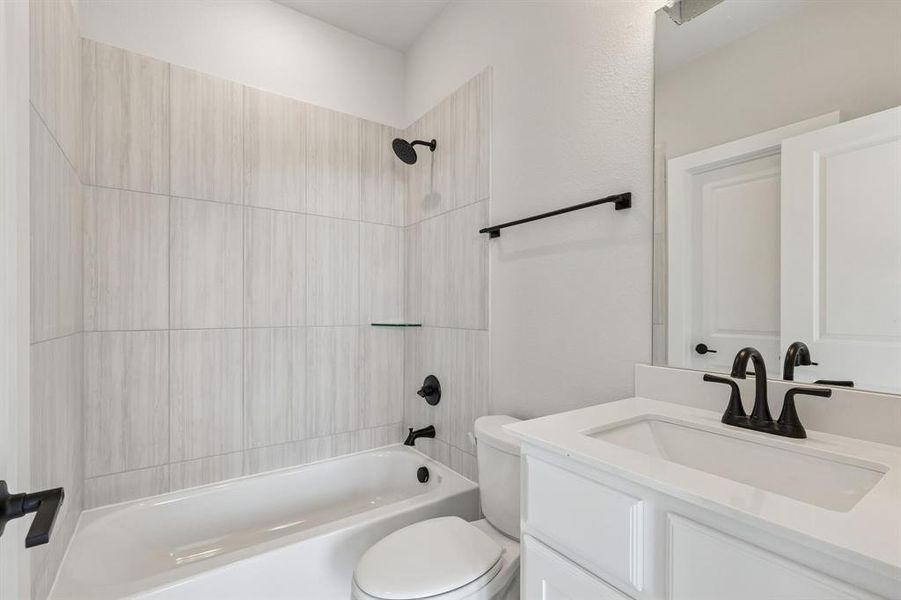 Furnished interior view inside a new home in Ellis Ranch Estates, Waxahachie (Image 13). Furnished interior view inside a new home in Ellis Ranch Estates, Waxahachie (Image 13).