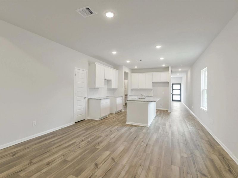 Spacious, unfurnished interior of a new home in Caney Creek Place, Conroe (Image 20). Spacious, unfurnished interior of a new home in Caney Creek Place, Conroe (Image 20).