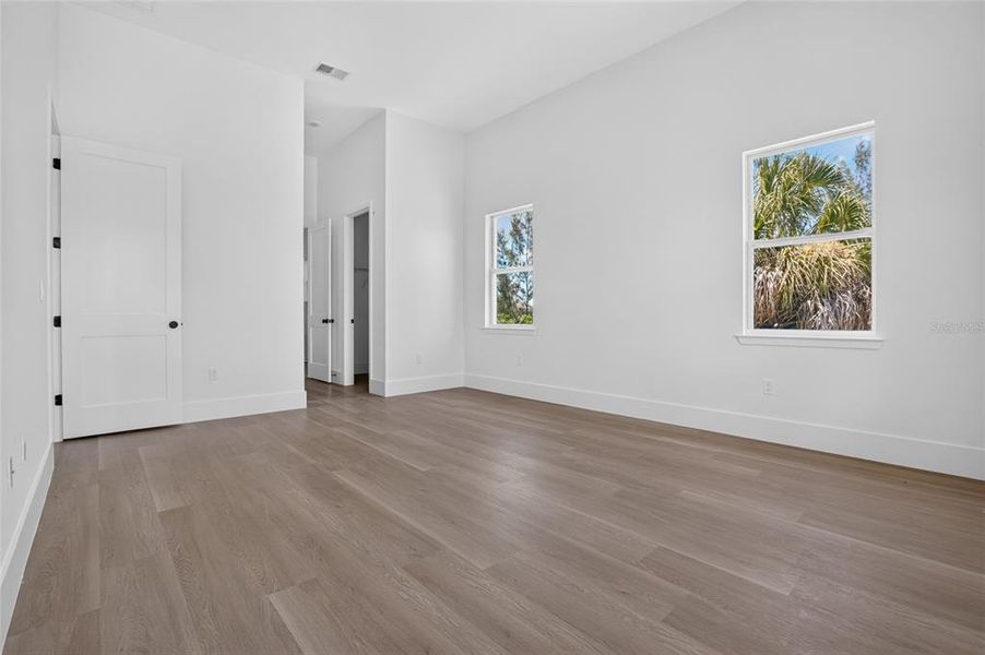 Spacious, unfurnished interior of a new home in , Port Charlotte (Image 20).