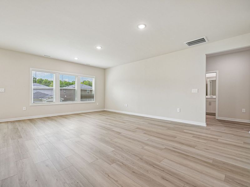 Spacious, unfurnished interior of a new home in Avalon Place - Signature Series, Durham (Image 12).