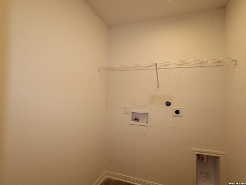 Spacious, unfurnished interior of a new home in Hunters Ranch, San Antonio (Image 34).