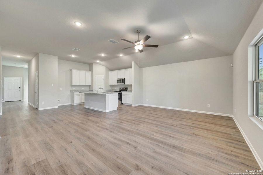 Spacious, unfurnished interior of a new home in Jordan's Ranch, San Antonio (Image 23). Spacious, unfurnished interior of a new home in Jordan's Ranch, San Antonio (Image 23).