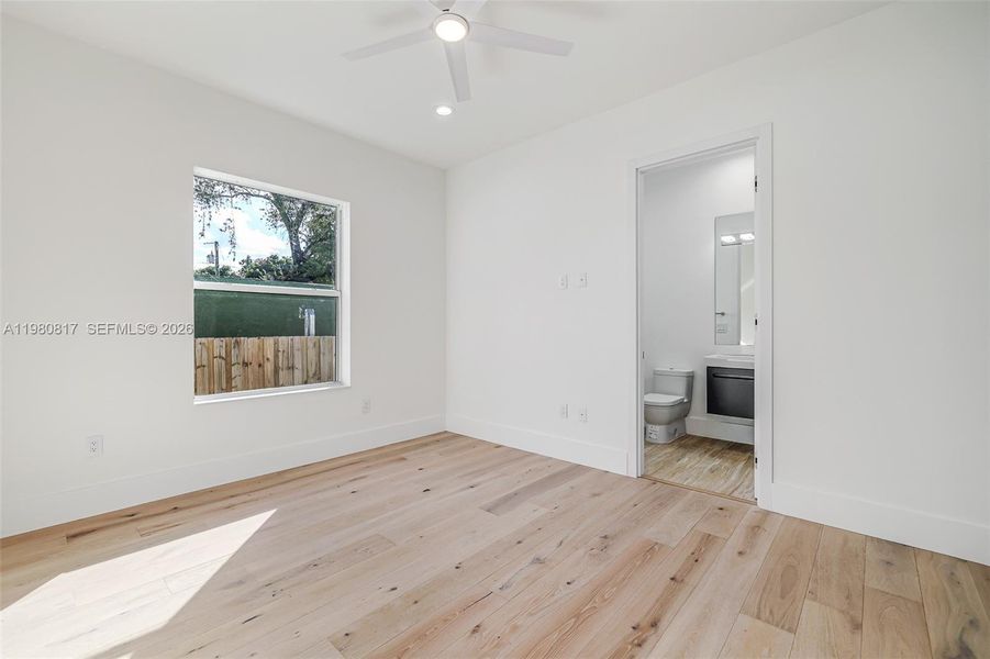 Spacious, unfurnished interior of a new home in , Biscayne Park (Image 53).