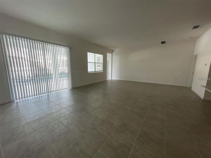 Spacious, unfurnished interior of a new home in , Kissimmee (Image 24).