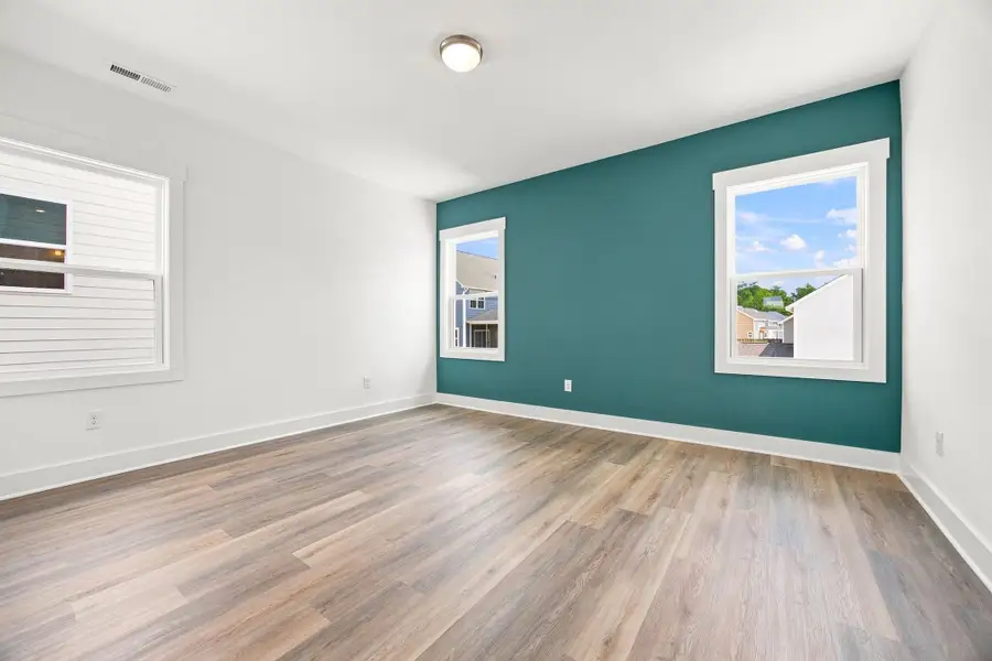 Spacious, unfurnished interior of a new home in Allen Park, Raleigh (Image 27).