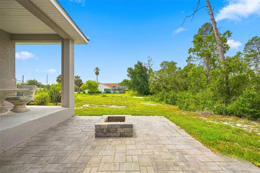 Exterior details and patio area of a home in , Spring Hill (Image 4).
