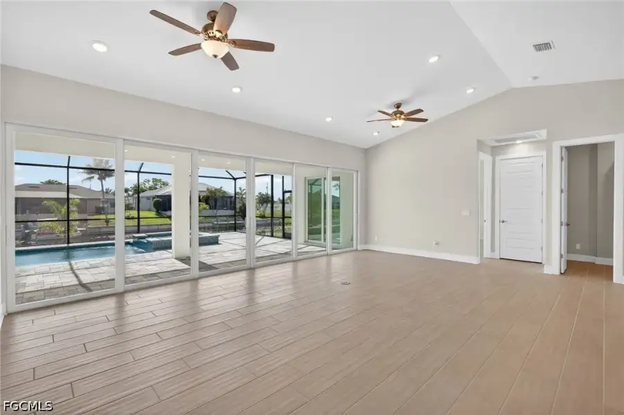 Spacious, unfurnished interior of a new home in Cape Coral, Cape Coral (Image 28).
