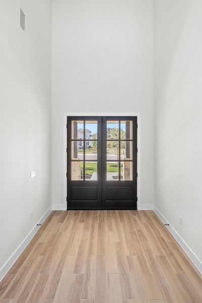 Spacious, unfurnished interior of a new home in Parmer Ranch - 60', Georgetown (Image 26).