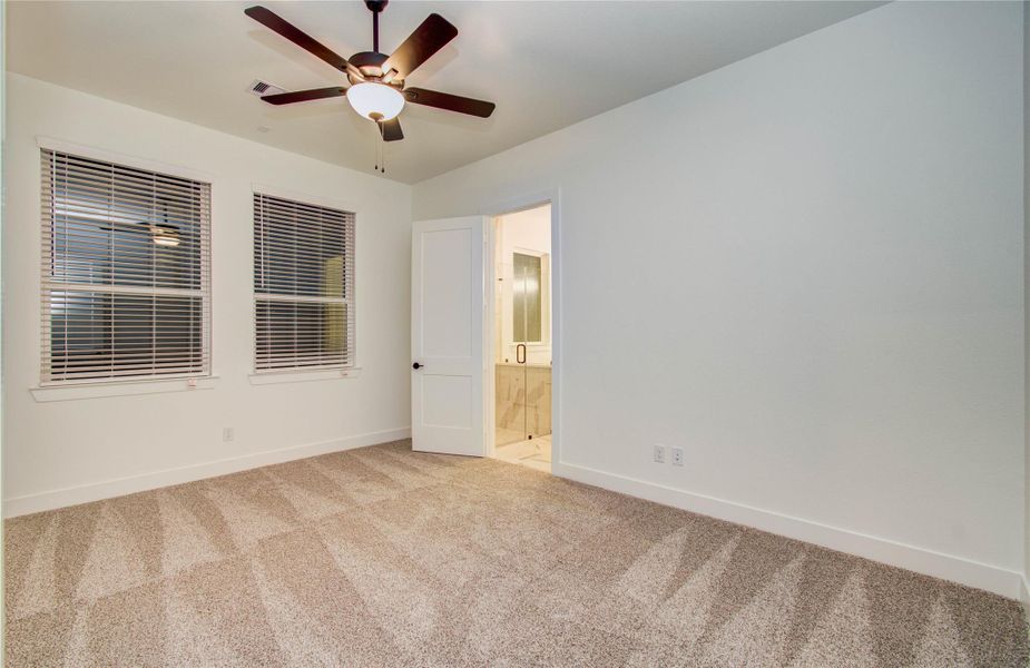 Primary room w/ en suite bathroom!