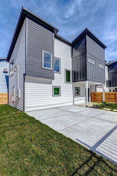 Front exterior of a new home in , Houston, TX, highlighting curb appeal (Image 20).