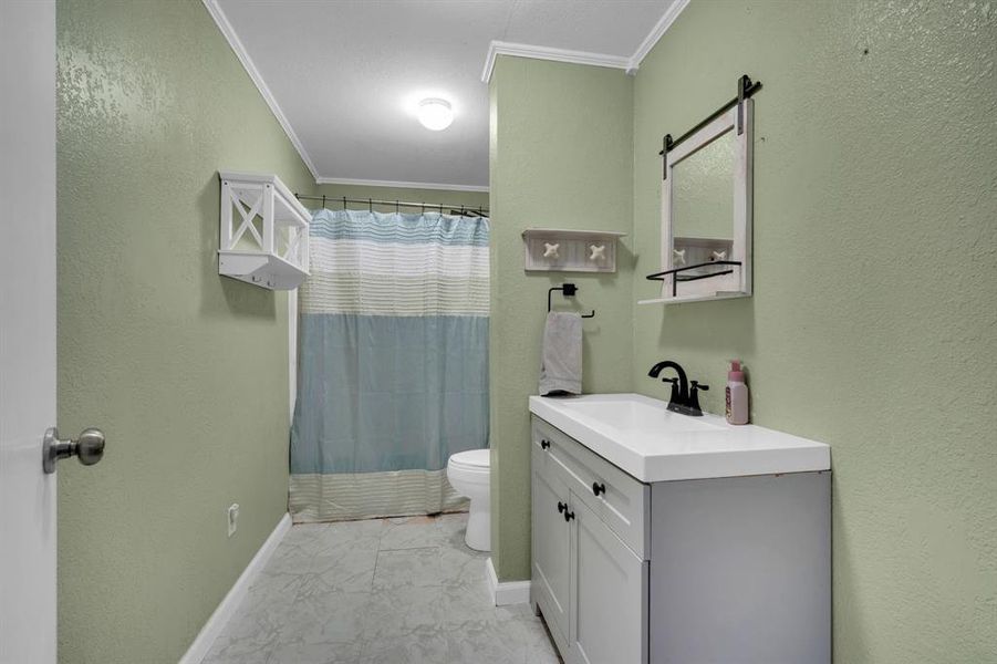 Furnished interior view inside a new home in , Cleburne (Image 11).