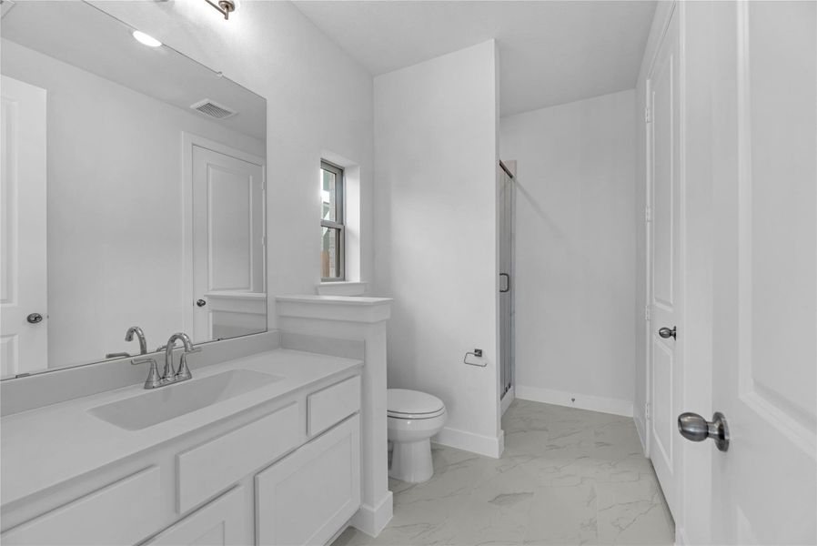 Representative image. Features, selections and colors may vary.