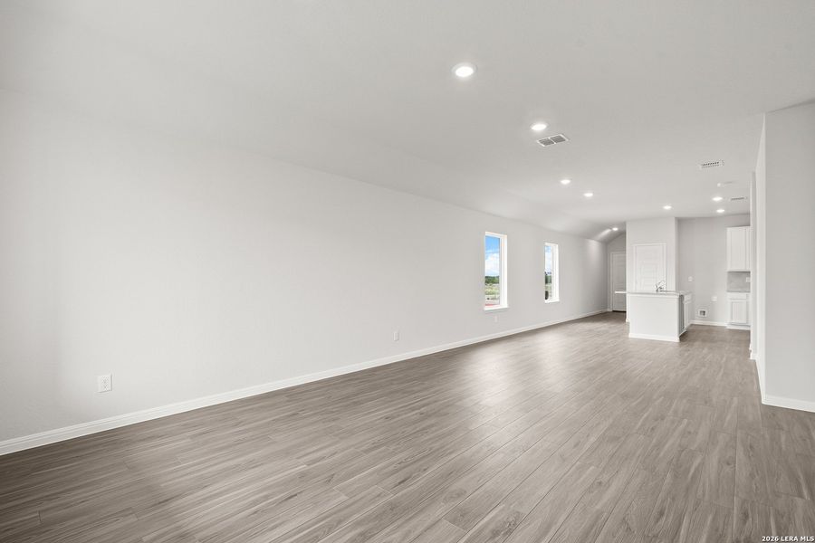 Spacious, unfurnished interior of a new home in Applewhite Meadows, San Antonio (Image 14).
