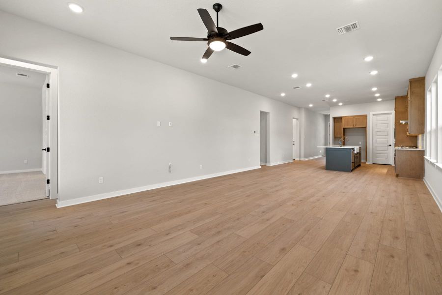 Spacious, unfurnished interior of a new home in Wolf Ranch, Georgetown (Image 29).