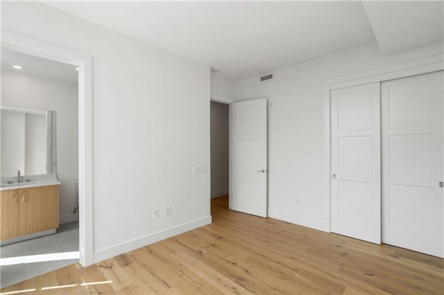 Spacious, unfurnished interior of a new home in The Dillon Buckhead, Atlanta (Image 38).