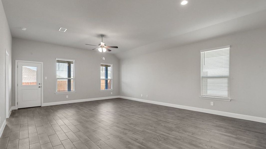 Spacious, unfurnished interior of a new home in Treeline, Justin (Image 20).