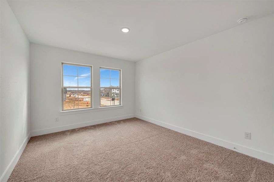 Spacious, unfurnished interior of a new home in Lily Creek at Sutton Fields, Aubrey (Image 32).