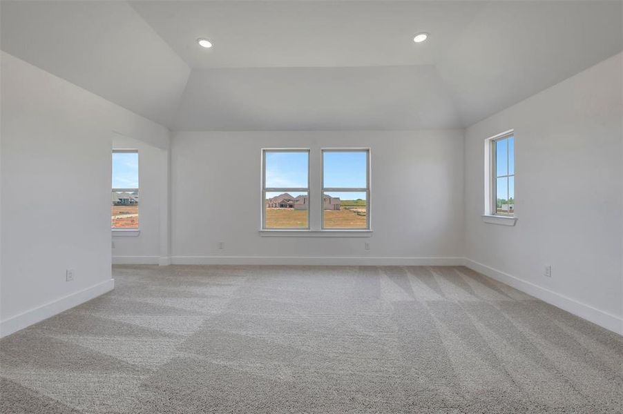 Spacious, unfurnished interior of a new home in Chaparral Park, Oak Point (Image 25).