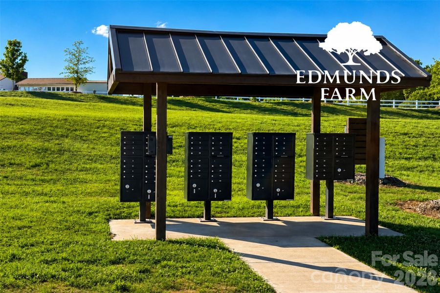 Community amenities in , Clover (Image 30).