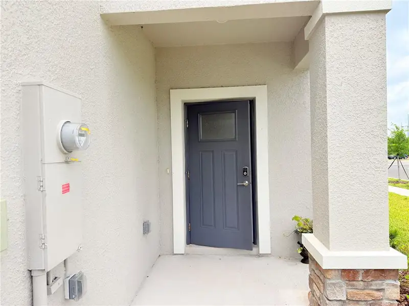Exterior details and patio area of a home in , Ruskin (Image 17).